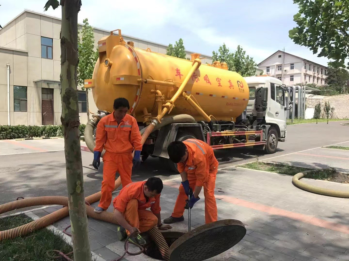 鹤山化粪池清理与5-8吨吸粪车施工效率分析